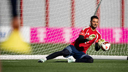 Sven Ulreich pariert einen Ball im Abschlusstraining des FC Bayern vor dem Bundesliga-Spiel gegen RB Leipzig.