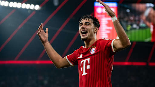 Aleksandar Pavlovic jubelt nach dem 2:0 im Bundesliga-Topspiel zwischen dem FC Bayern und RB Leipzig.