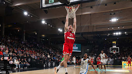 Justus Hollatz Dunk