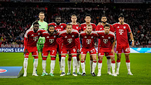 Teamfoto vor dem  Champions League-Heimspiel des FC Bayern gegen den FC Arsenal
