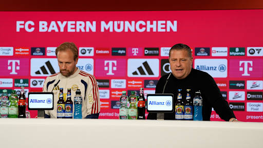 Aaron Danks und Max Eberl sprechen auf einem Pressetalk