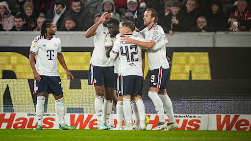 Dayot Upamecano, Lennart Karl, Harry Kane und Co. jubeln während des Auswärtsspiels des FC Bayern in der Bundesliga beim SC Freiburg