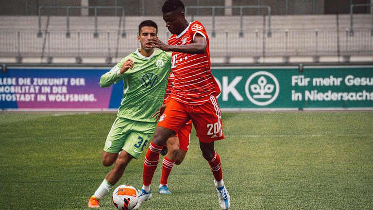 Treasure Odunze, del FC Bayern World Squad, durante el partido ante el Wolfsburg