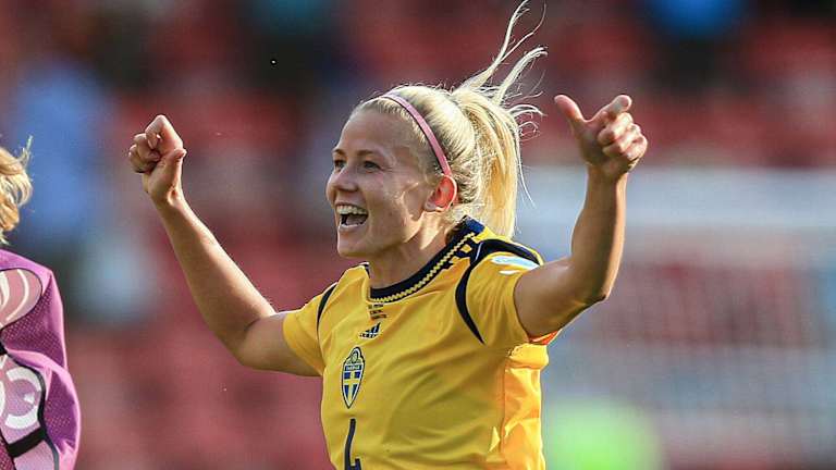 FC Bayern Spielerin Hanna Glas jubelt mit Schweden