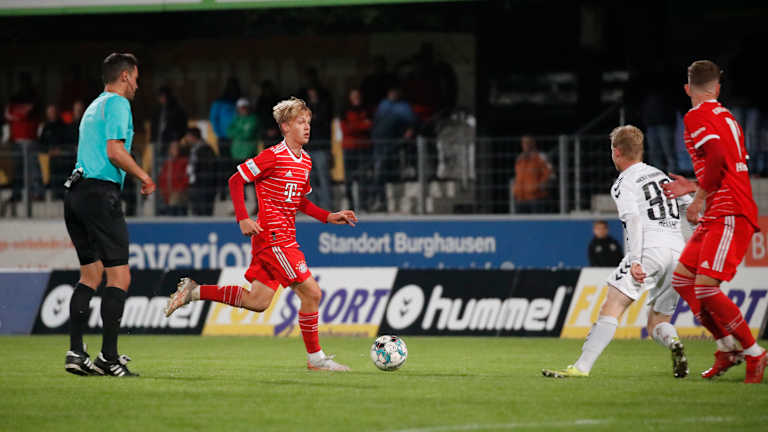 Die FC Bayern Amateure reisten am zwölften Spieltag der Regionalliga Bayern nach Burghausen - die besten Szenen im Video.