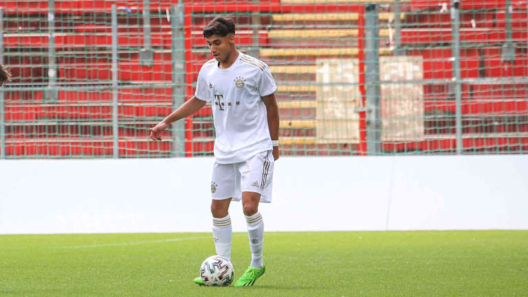 Emirhan Demircan von der U19 des FC Bayern.