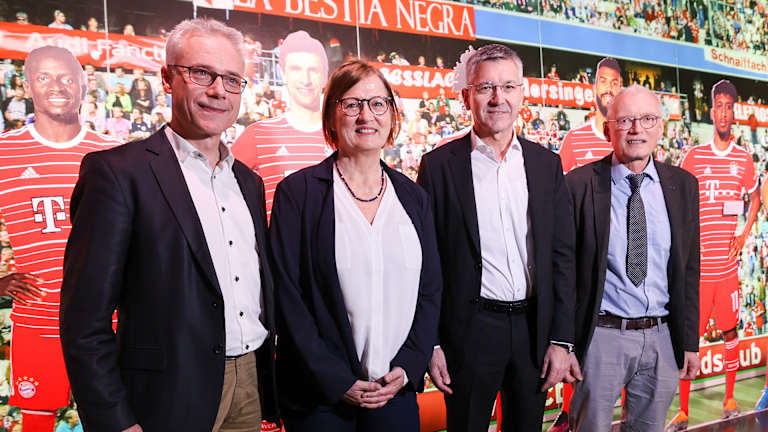 Hainer Spendenübergabe FC Bayern Museum