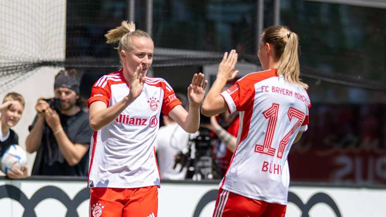 FC Bayern Frauen, Lea Schüller, Klara Bühl, Jubel