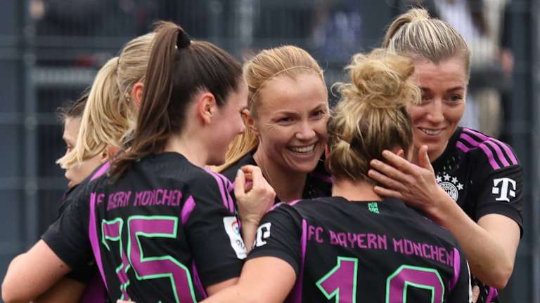 FC Bayern Frauen gegen den 1 FC Koeln