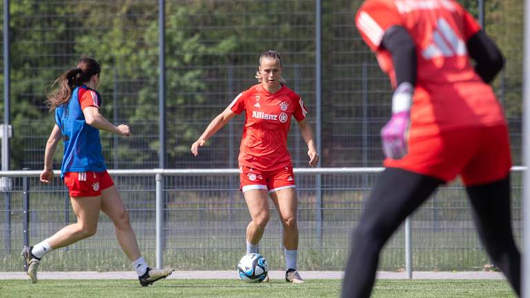 Klara Buehl vom FC Bayern München im Training