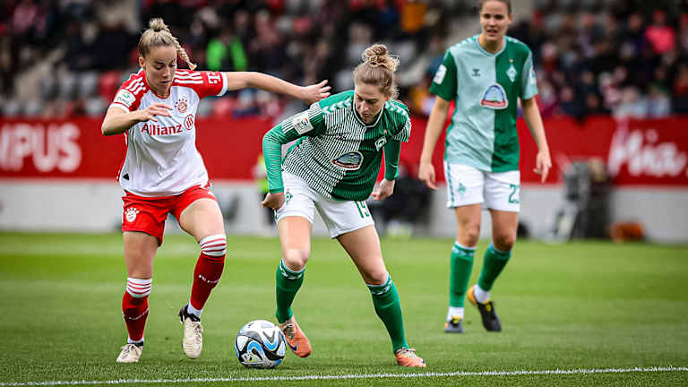 Giulia Gwinn, Zweikampf, FC Bayern Frauen zuhause gegen Werder Bremen