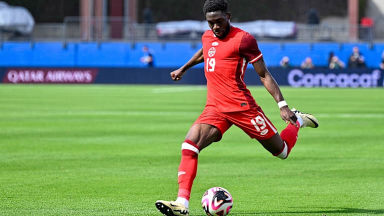 FC Bayerns Alphonso Davies im Trikot von Kanada