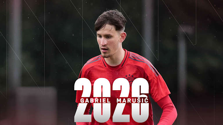Porträt von Moritz Mosandl, der einen neuen Vertrag beim FC Bayern unterschrieben hat.