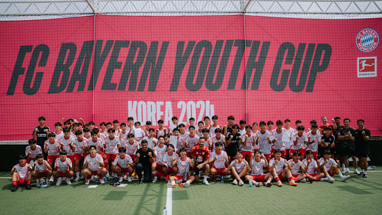 Die Spieler posieren beim FC Bayern Youth Cup National Final Südkorea