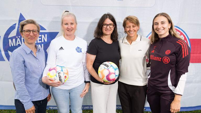 Bianca Rech, Katharina Naschenweng und Nathalie Bischof verkünden die Kooperation mit ,Mädchen an den Ball‘