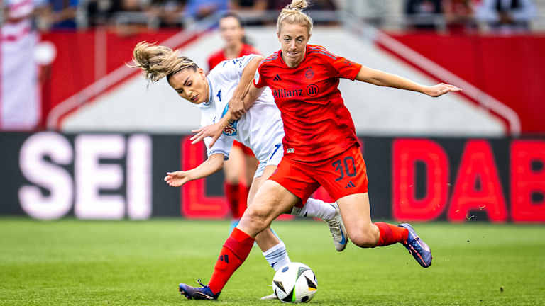 Carolin Simon im Spiel der FC Bayern Frauen gegen die TSG Hoffenheim