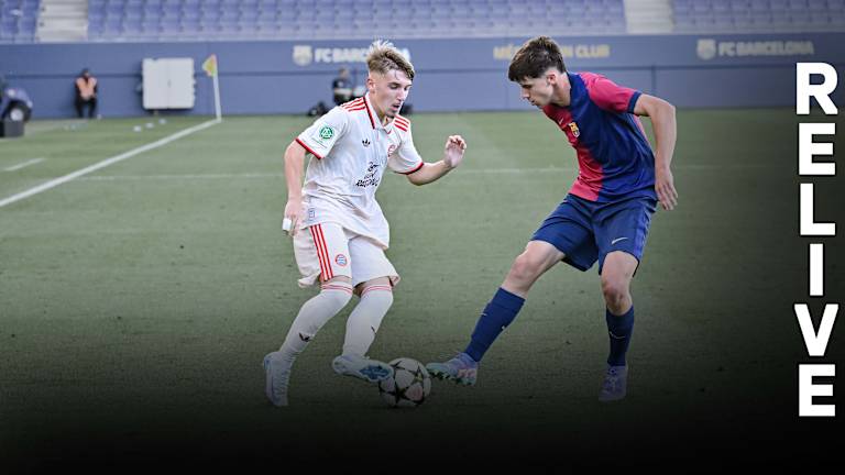 Lennart Karl, im Spiel der FC Bayern U19 beim FC Barcelona