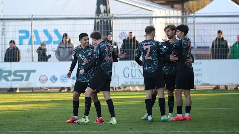 Jubel der FC Bayern Amateure gegen Aschaffenburg