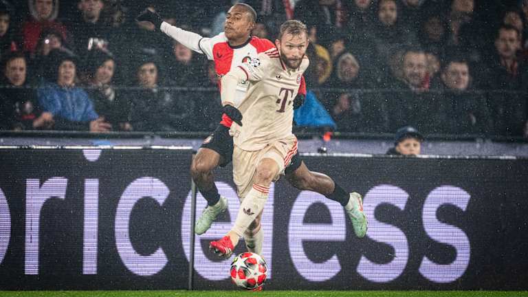 Konad Laimer m Zweikampf im Spiel zwischen FC Bayern und Feyenoord Rotterdam