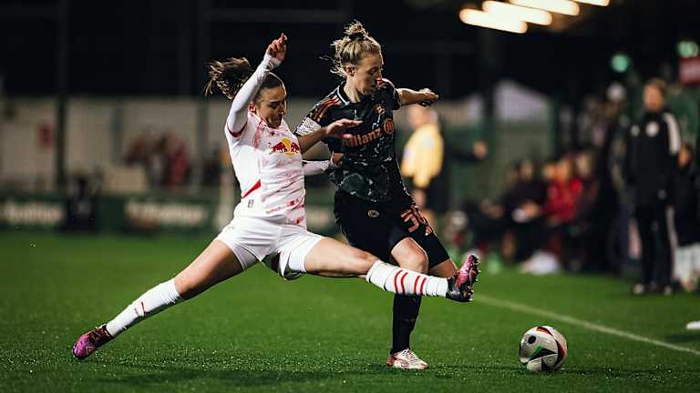 Carolin Simon im Spiel der FC Bayern Frauen bei RB Leipzig