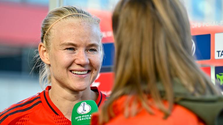Pernille Harder im Interview nach dem Pokalhalbfinale gegen Hoffenheim.