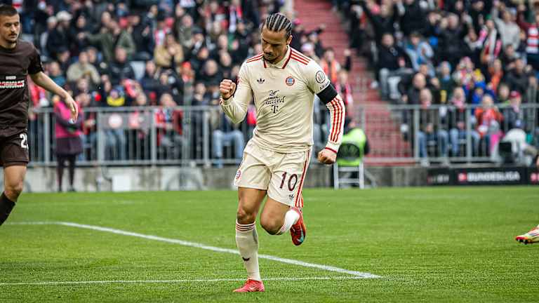 Leroy Sane vom FC Bayern im Spiel gegen den FC St. Pauli