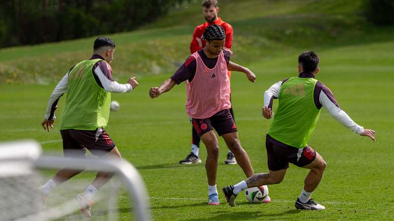 Die FCB-Amateure während einer Trainingseinheit an der Säbener Straße.