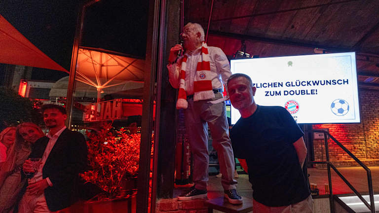 Walter Mennekes addresses FC Bayern Women