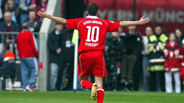 FC bayern's Roy Makaay celebrates a goal.
