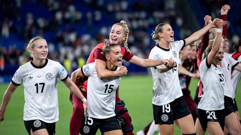 DFB-Elf bejubelt den Halbfinaleinzug bei der Europameisterschaft