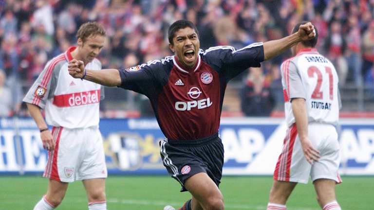 Giovane Elber jubelt im FC Bayern-Trikot gegen den VfB Stuttgart