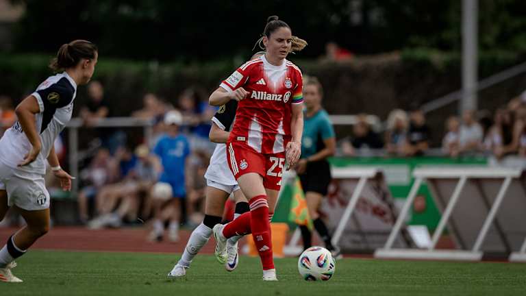 Sarah Zadrazil während des Testspiels der FC Bayern Frauen gegen den FC Zürich