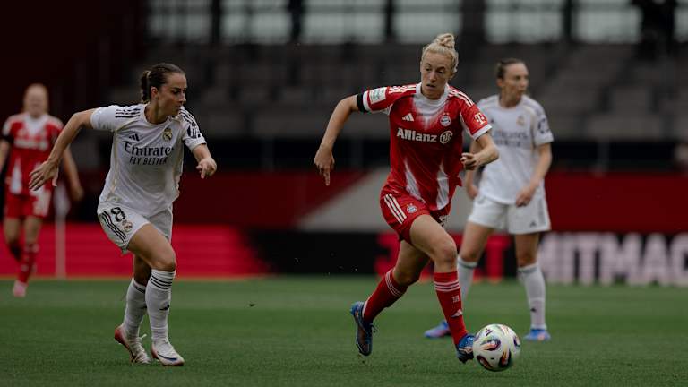 Caro Simon mit dem Ball am Fuß im Testspiel gegen Real Madrid.