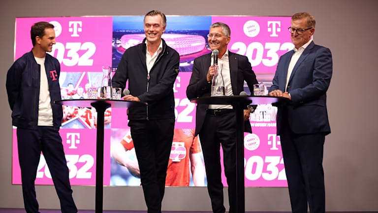 Pressekonferenz zur Vertragsverlängerung des FC Bayern mit der Telekom