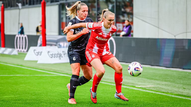 Georgia Stanway schirmt den Ball ab während des Heimspiels der FC Bayern Frauen in der Google Pixel Frauen-Bundesliga gegen den SC Freiburg