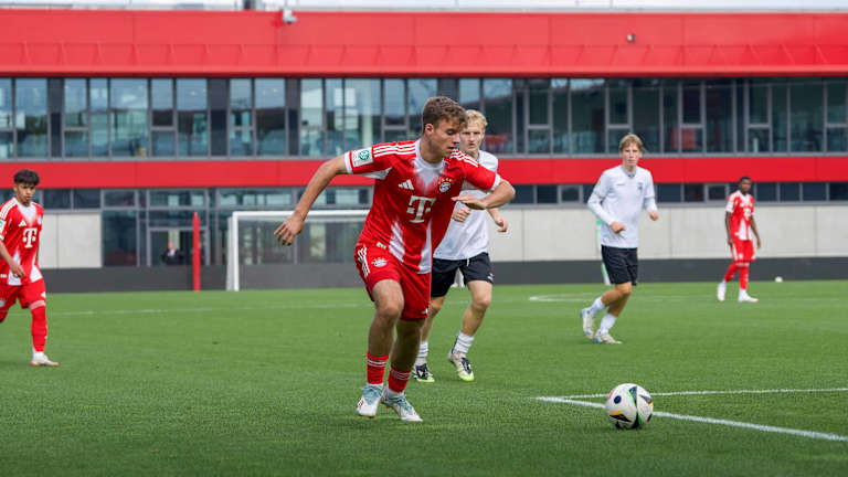 Moritz Göttlicher am Ball.
