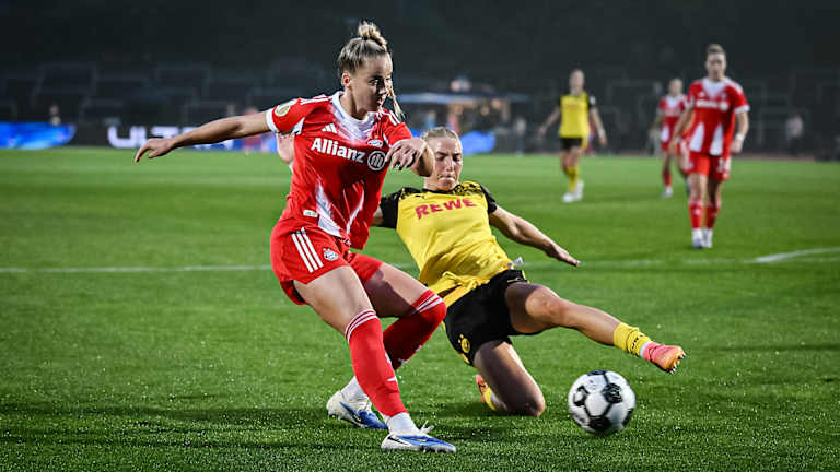 Giulia Gwinn flankt während des Spiels der FC Bayern Frauen in der ersten Runde des DFB-Pokals der Frauen bei Borussia Dortmund