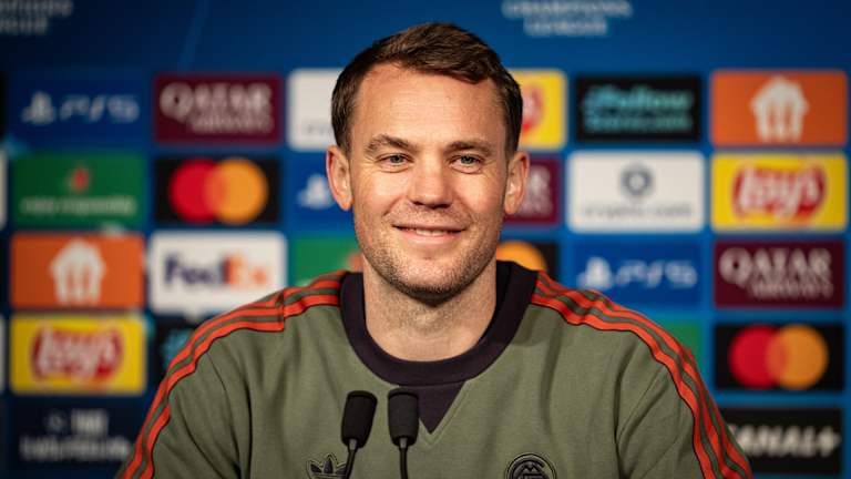 Manuel Neuer spricht auf der PK vor dem Spiel bei PSG