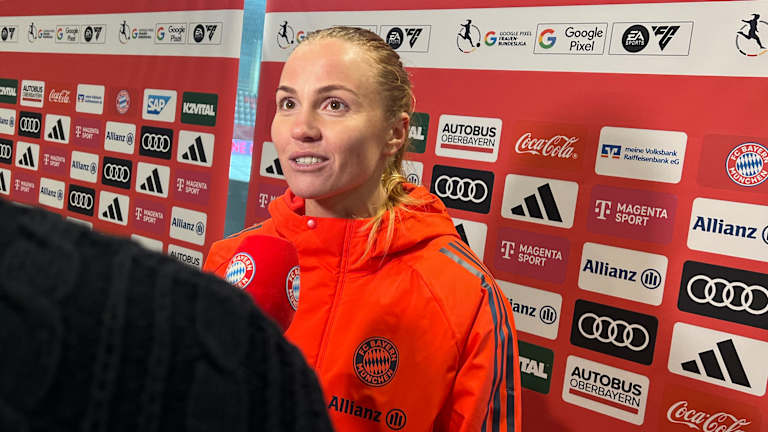 Glódís Viggósdóttir gibt ein Interview nach dem Sieg der FCB-Frauen gegen Leipzig.