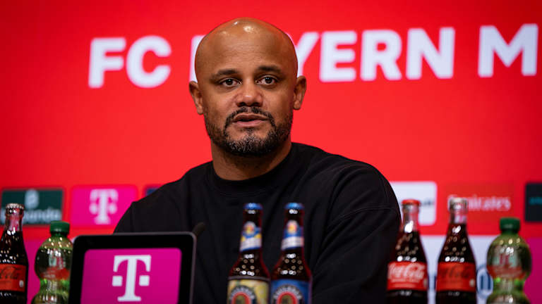 Vincent Kompany spricht auf einer Pressekonferenz