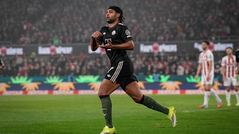 Serge Gnabry celebrates after his equaliser in FC Bayern's Bundesliga game at 1. FC Köln