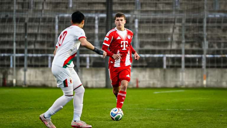 Spielszene aus dem Heimspiel der FC Bayern Amateure gegen den FC Augsburg II in der Regionalli-ga Bayern.