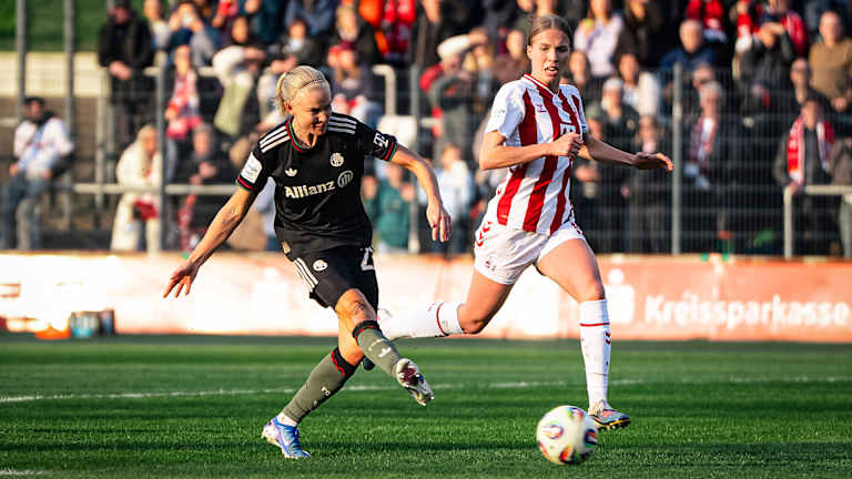 Pernille Harder beim Torschuss während des Gastspiels FC Bayern Frauen beim 1. FC Köln in der Frauen Bundesliga