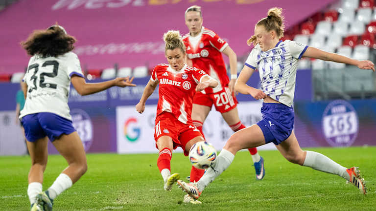 Linda Dallmann im Zweikampfduell.