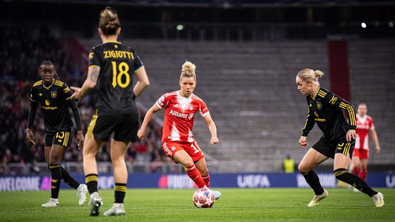 Linda Dallmann am Ball.