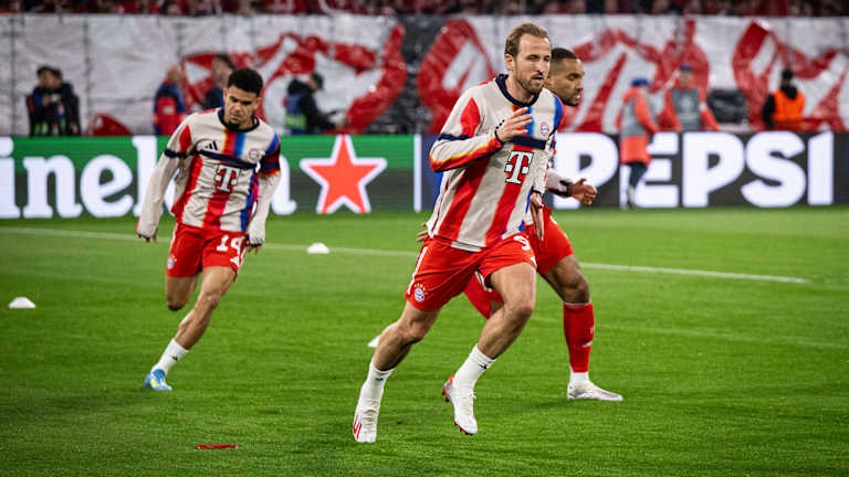 Harry Kane warming up FC Bayern Munich vs Real Madrid, UEFA Champions League 2025-26, Quarter-final, Second Leg LIVE