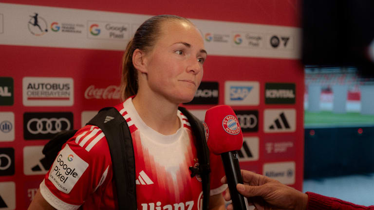 Magdalena Eriksson beim Interview mit FC Bayern TV.