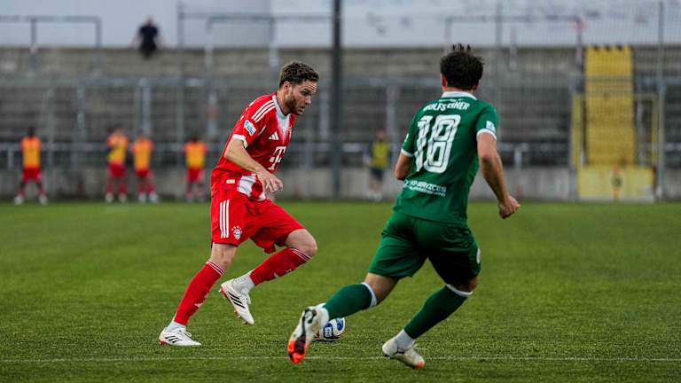 Benno Schmitz mit dem Ball am Fuß.