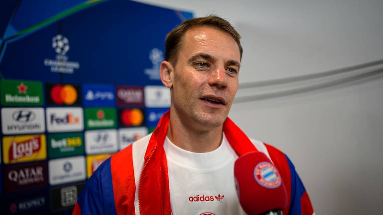 Manuel Neuer beim Interview nach dem Auftaktsieg des FC Bayern in der Champions League gegen FK Bodø/Glimt