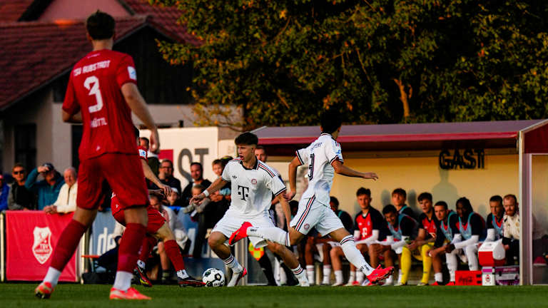 Matous Srb mit dem Ball am Fuß.
